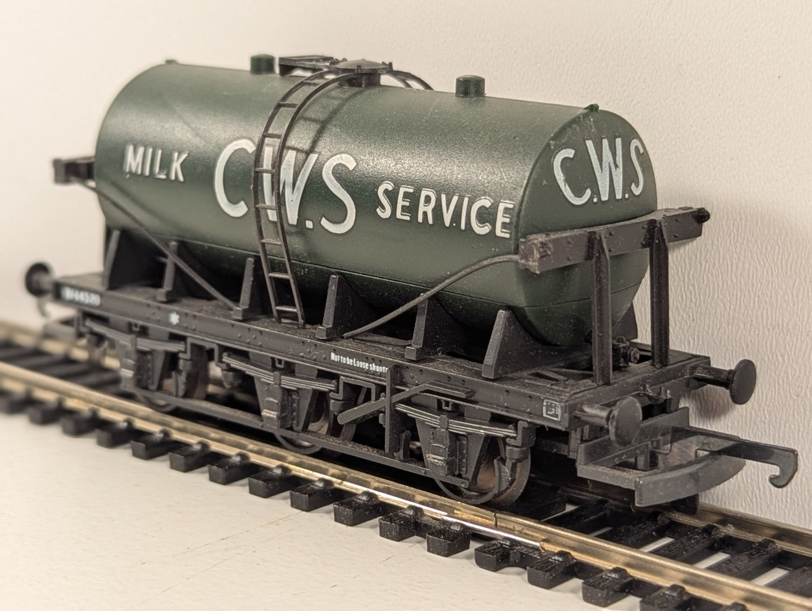 Lima OO Gauge 6-Wheel Milk Tank Wagon CWS Black