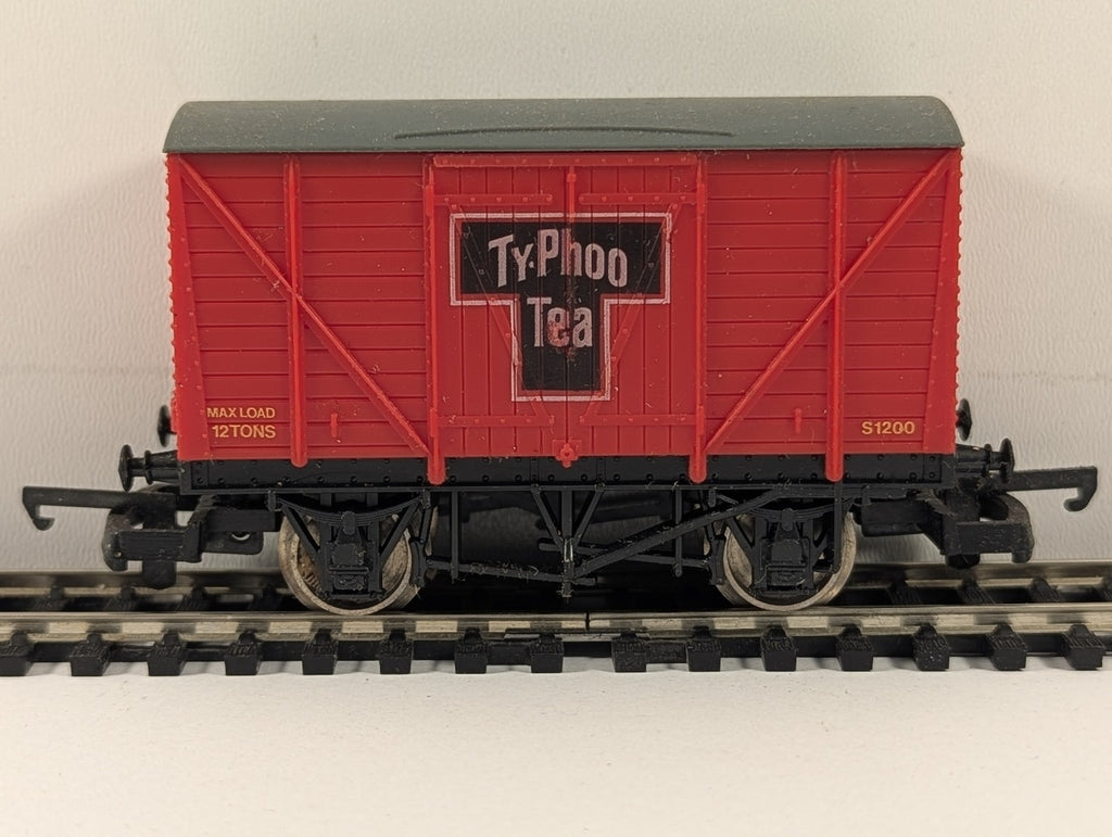 Lima OO Gauge Ty.Phoo Tea Box Van Goods Wagon S1200 Ty.Phoo Tea Red 30 5601 W