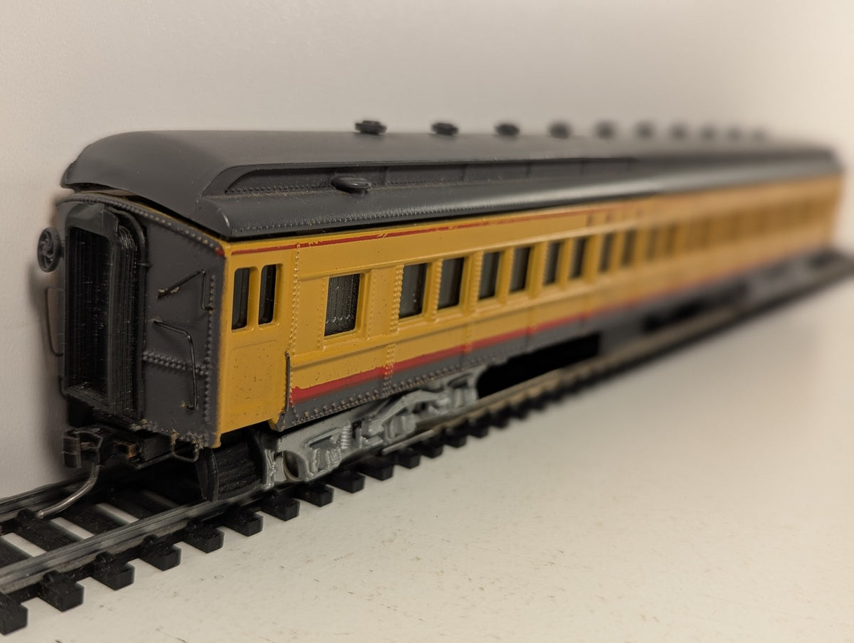 Bachmann HO Gauge Union Pacific Heavyweight Passenger Coach 1128