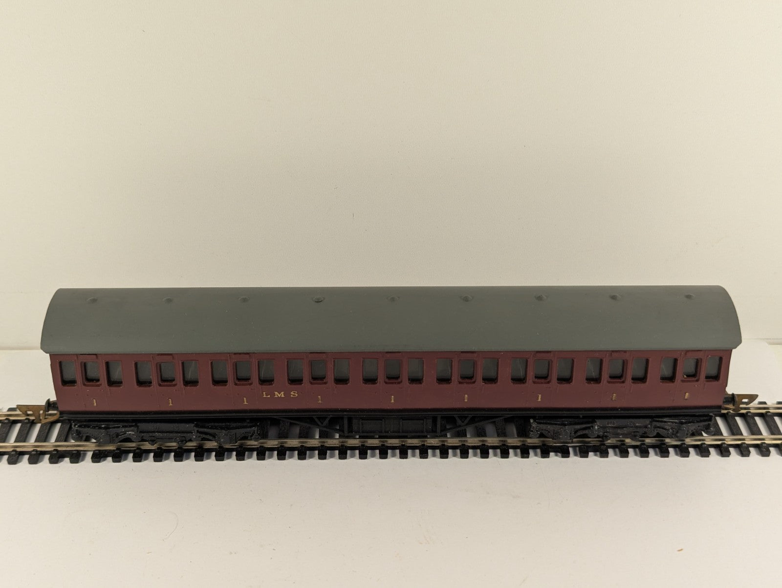 Graham Farish OO Gauge LMS 1st Class Suburban Composite Coach Boxed