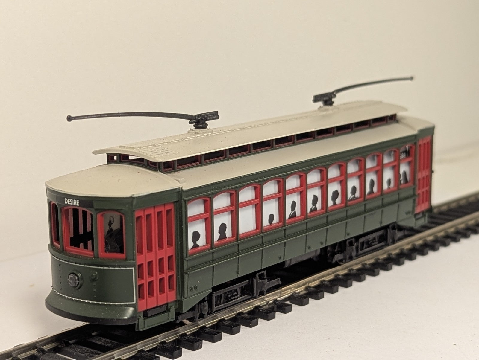 Bachmann K120105 OO Gauge New Orleans “Desire” Brill Trolley with Lights