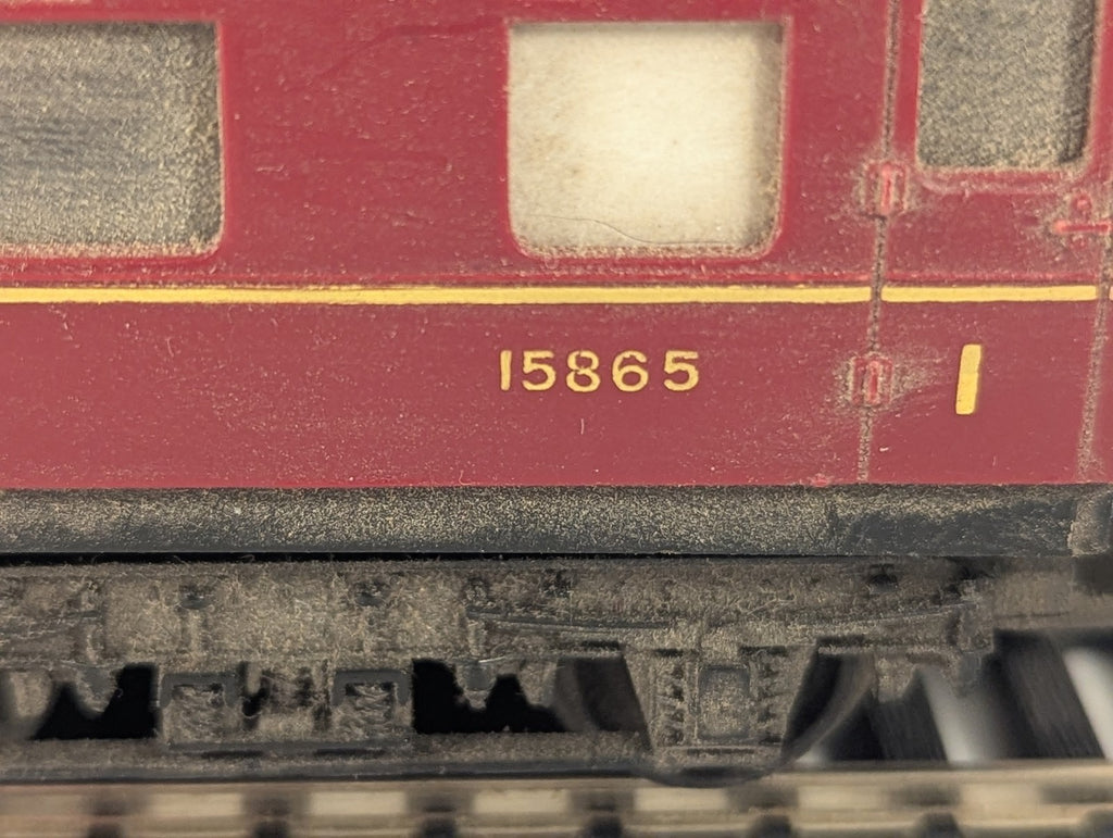Tri-ang OO Gauge Main Line Composite Coach Passenger Coach 15865 BR Maroon R223