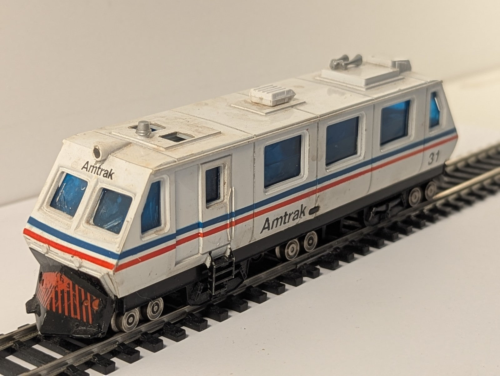 Bachmann HO Scale Amtrak Plasser EM80C Track Cleaner Poor Runner