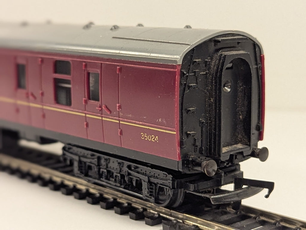 Tri-ang OO Gauge BR Mk1 Brake Second Corridor (BSK) Passenger Coach 35024