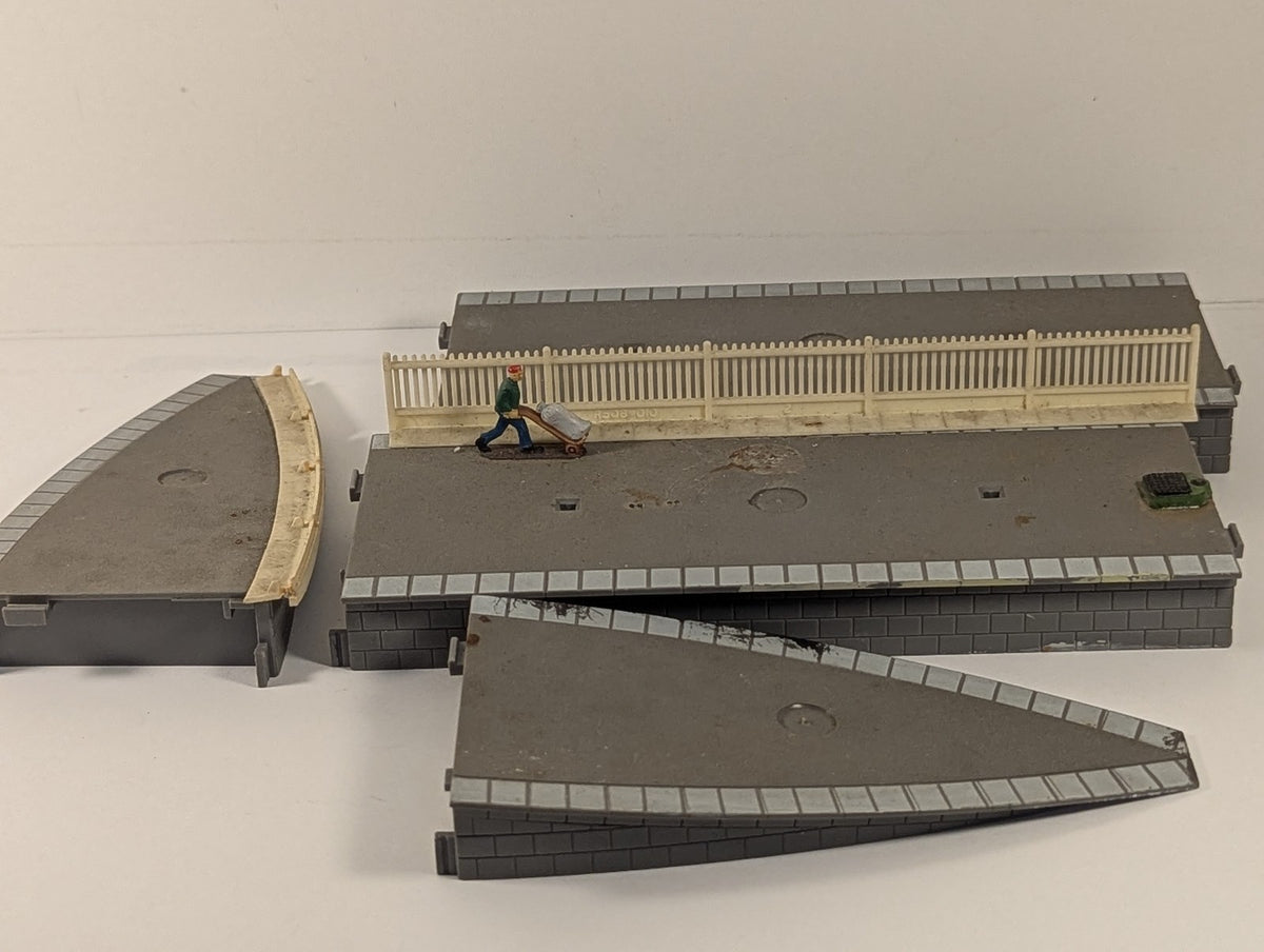 Hornby OO Gauge Station Platform Sections Grey & Brick