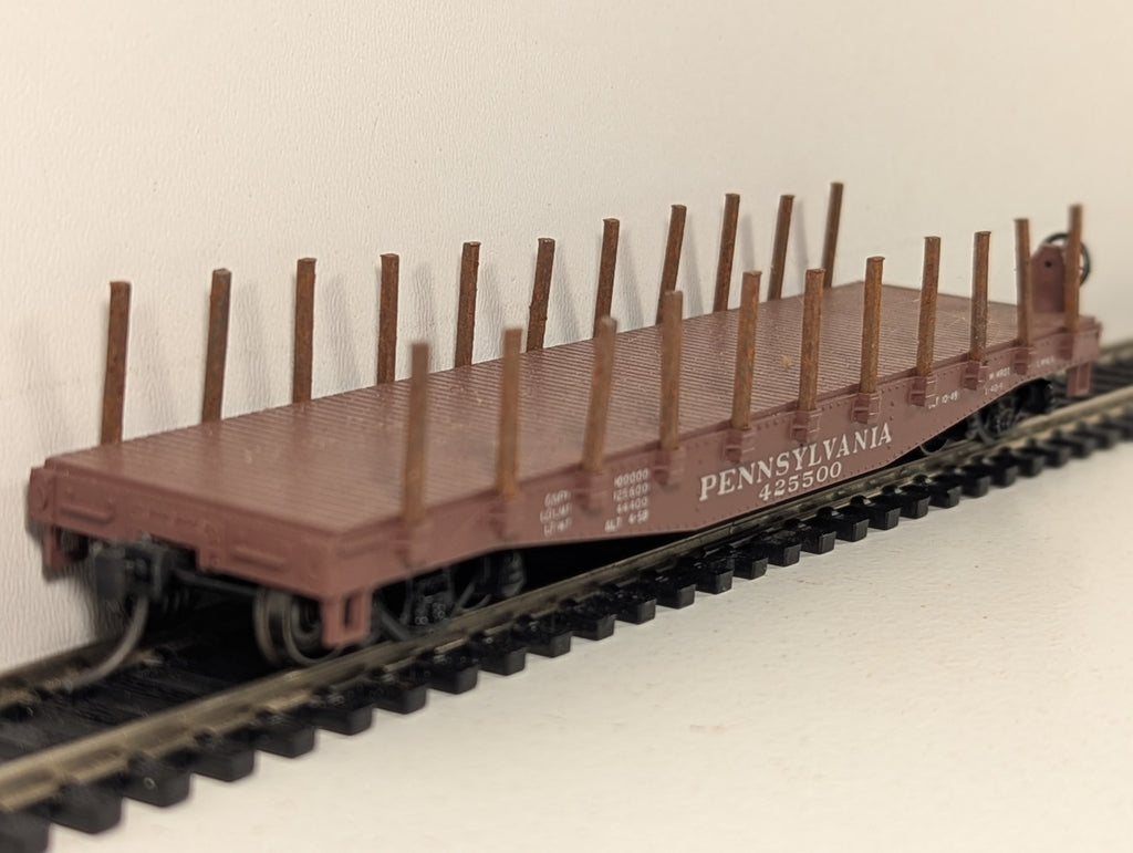 Industrial Rail HO Gauge Pennsylvania Flat Car with Stakes 425500