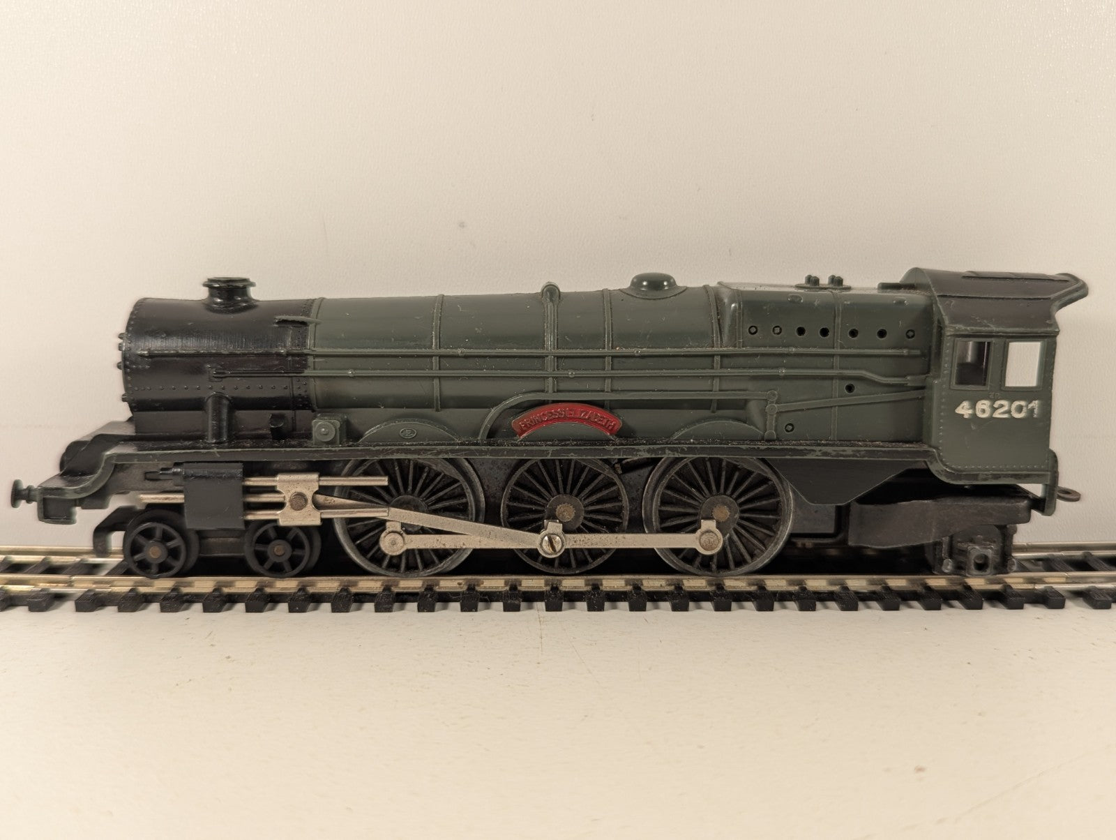 Tri-ang OO Gauge Princess Elizabeth Steam Locomotive 46201 BR Green