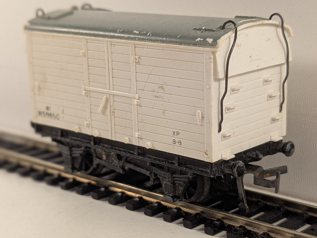 Hornby Dublo 4320 Mica B 6 Ton Refrigerator Van OO Gauge - Chipped Paint