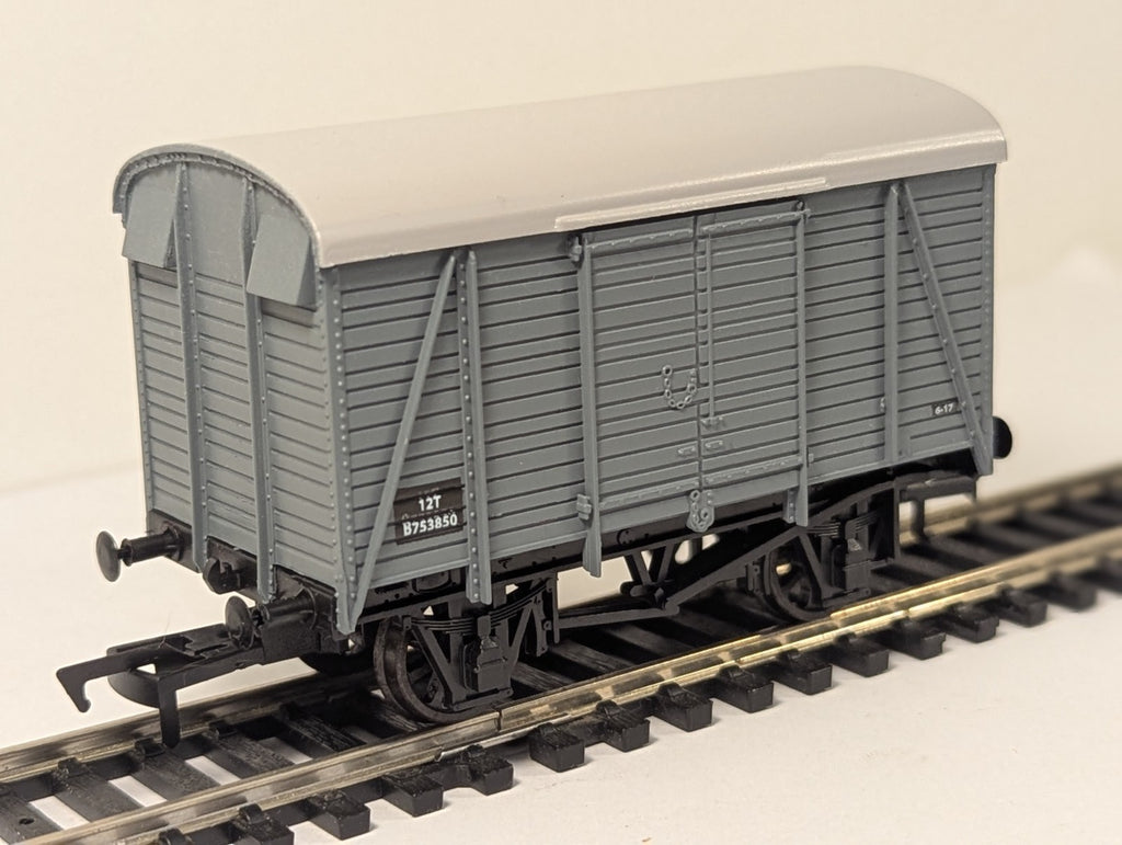 Dapol 4F-021-104 OO Gauge Box Van