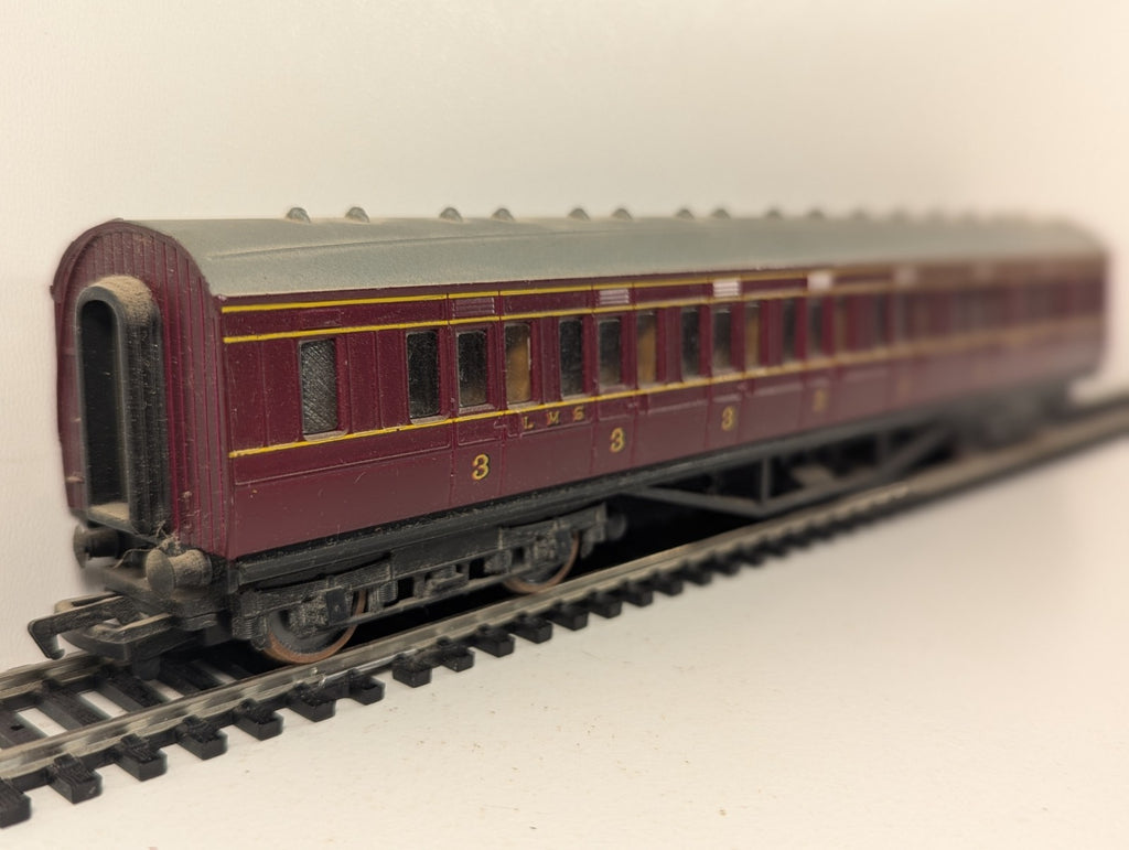 Mainline Railways OO Gauge LMS 57ft Composite Corridor Coach