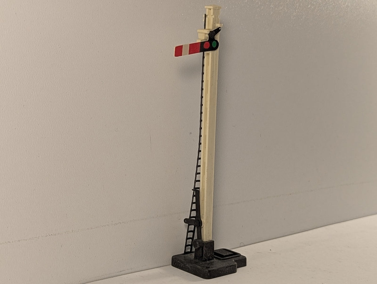 Hornby OO Gauge Home Signal Red / White R144