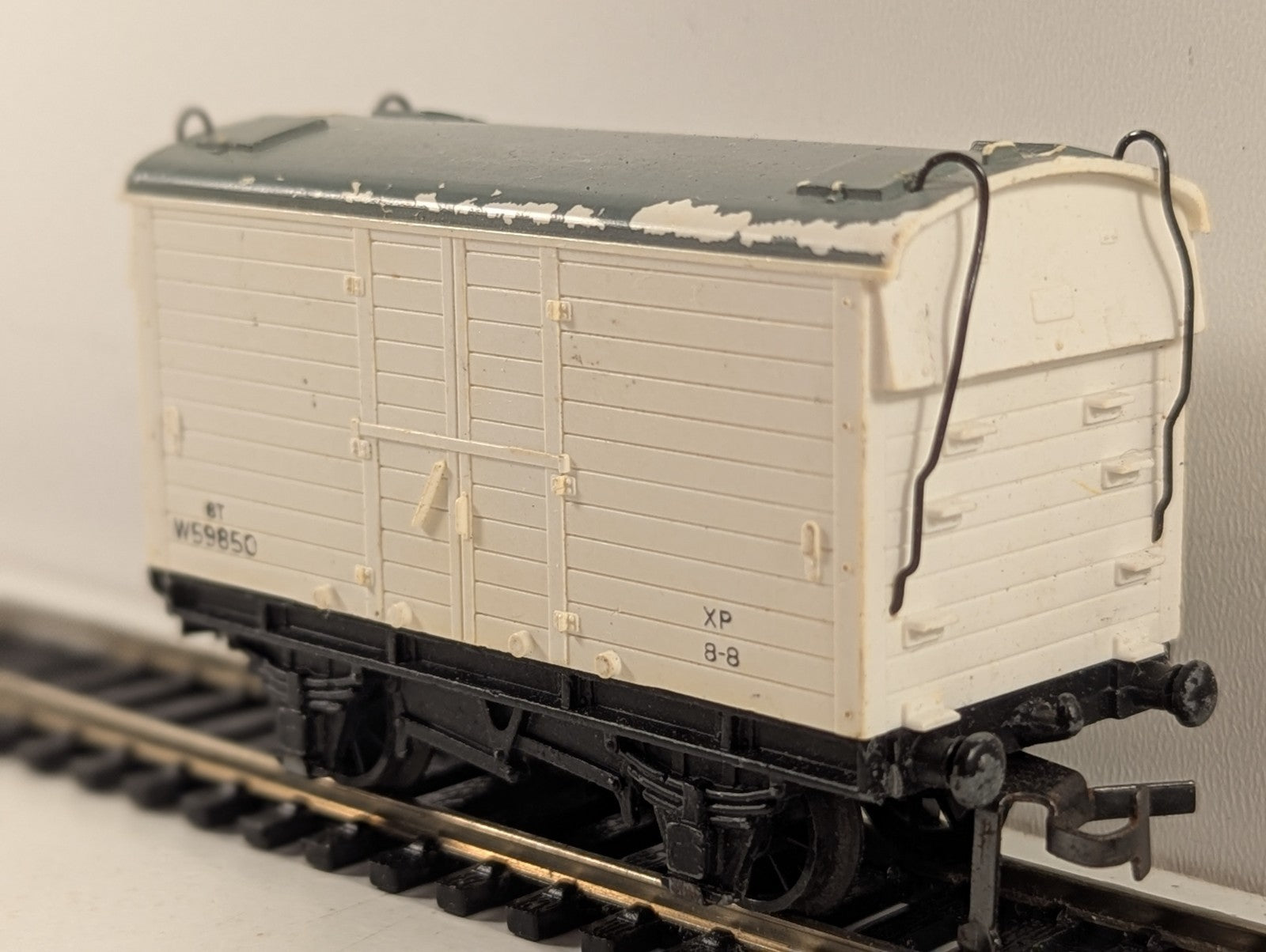 Hornby Dublo 4320 Mica B 6 Ton Refrigerator Van OO Gauge - Chipped Paint