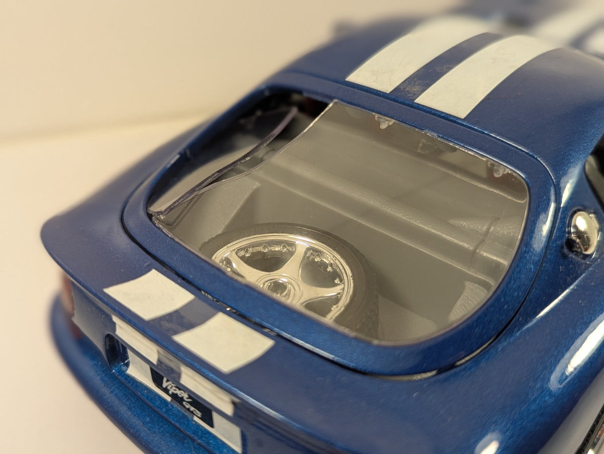 Bburago 1:18 Scale 1996 Dodge Viper GTS Coupe – Broken Rear Window