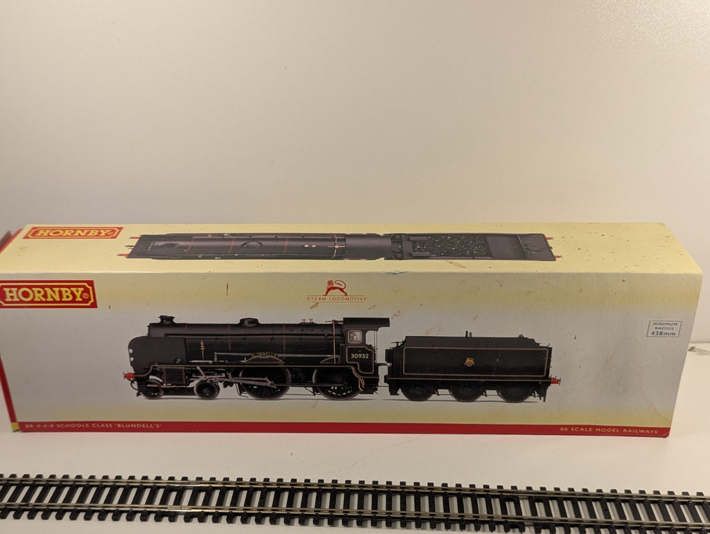 Hornby R2744 BR Schools Class 4-4-0 “Blundell’s” – DCC Ready