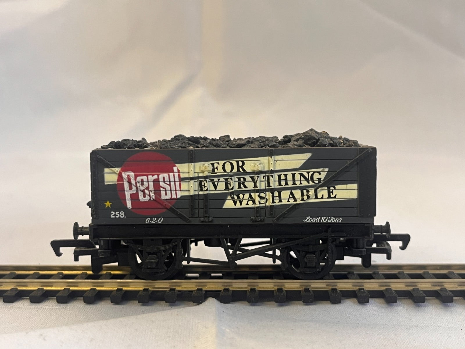 Mainline OO Gauge Persil 7 Plank Wagon
