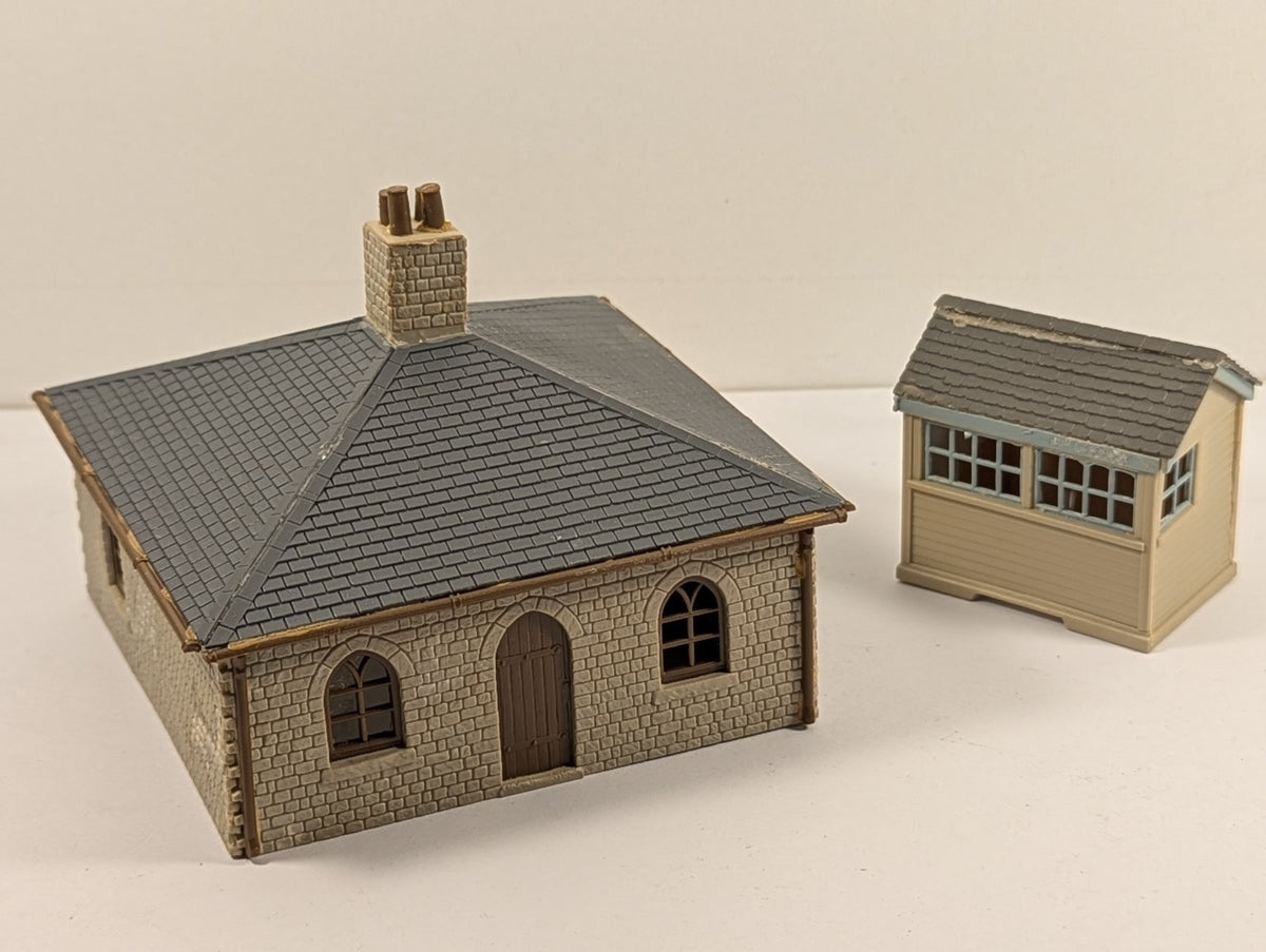 Wills Kits OO Gauge SS39 Crossing Keeper’s Cottage & Signal Box