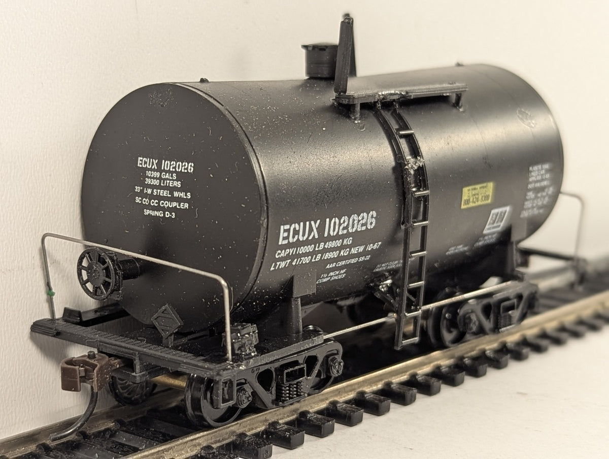 Walthers HO Gauge 30ft Tank Car ECUX 102026 ECUX Black 932-5105