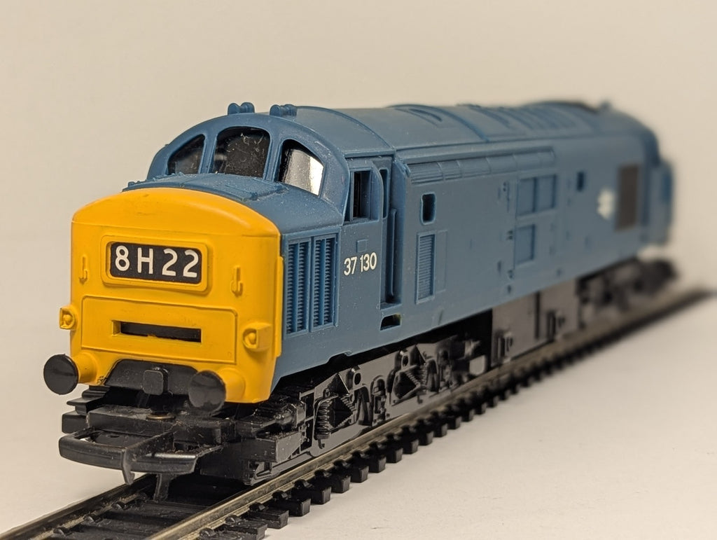 Hornby OO Gauge Class 37 Locomotive 37 130 BR Blue R751