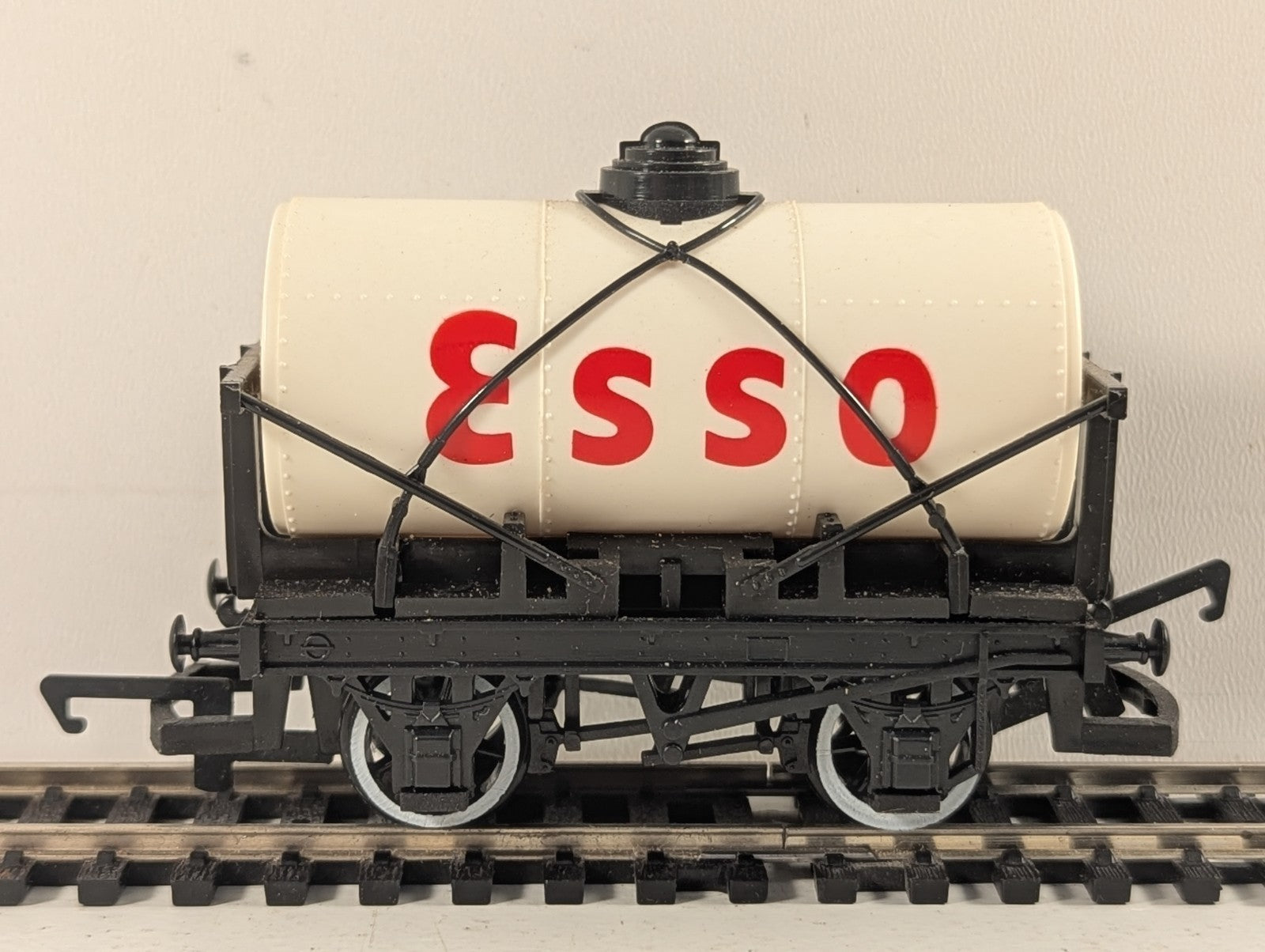 Hornby OO Gauge Esso Tank Wagon Goods Wagon