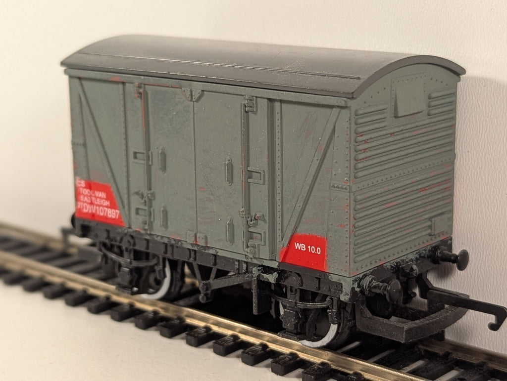 Hornby OO Gauge Eastleigh Tool Van No. DW107897 – Repainted