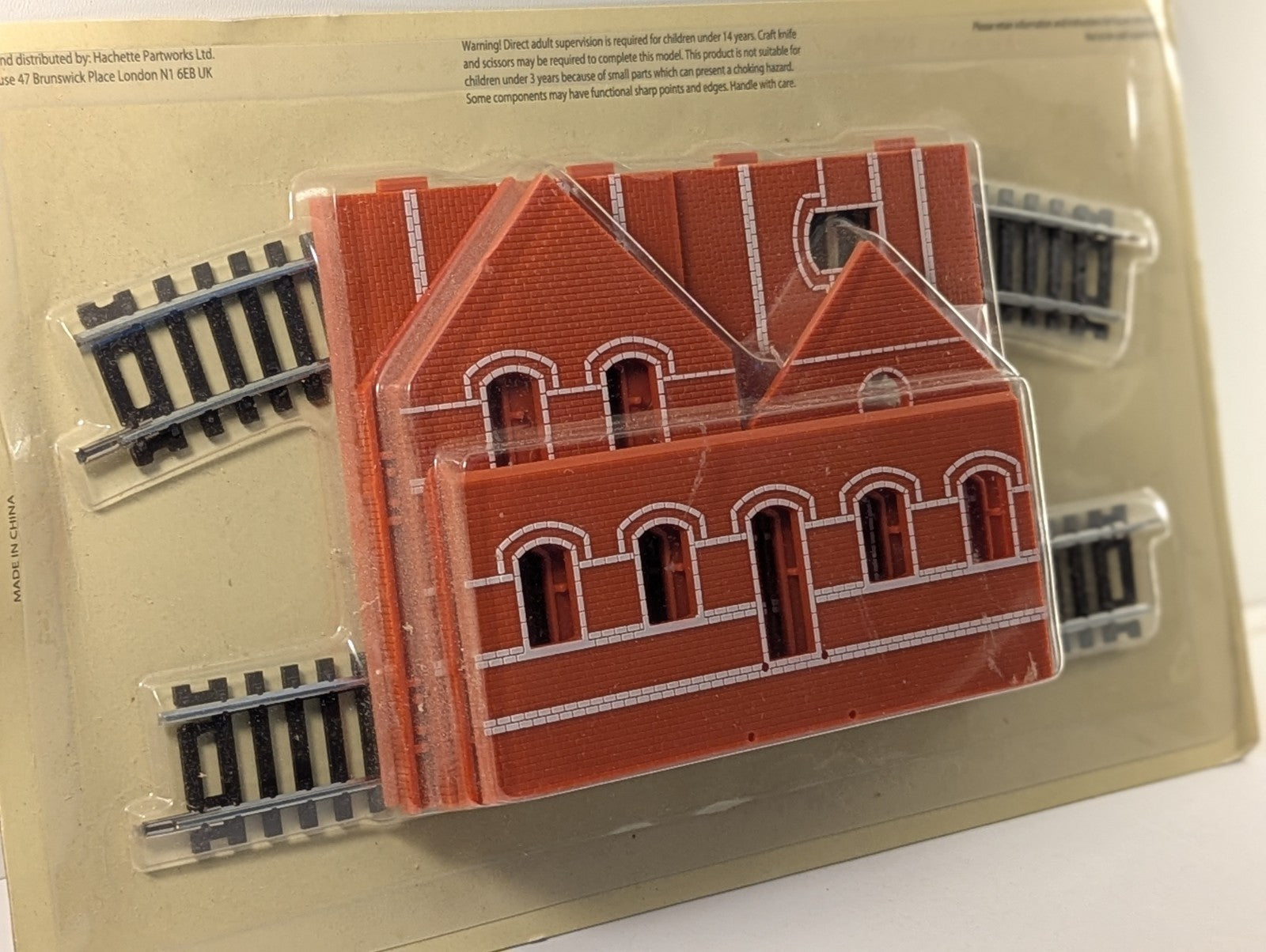 Hachette Partworks OO Gauge Brick Station Building Kit and Track Set