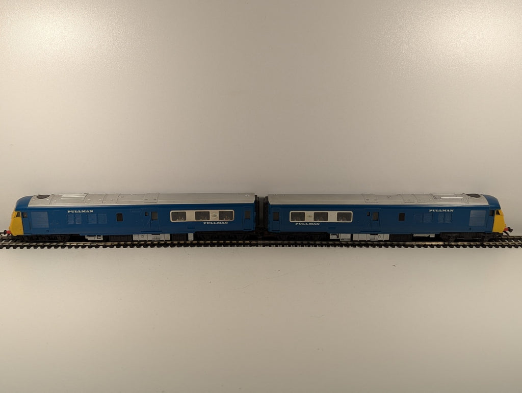 Tri-ang Hornby R555 OO Gauge BR Blue Pullman DMU Diesel Set