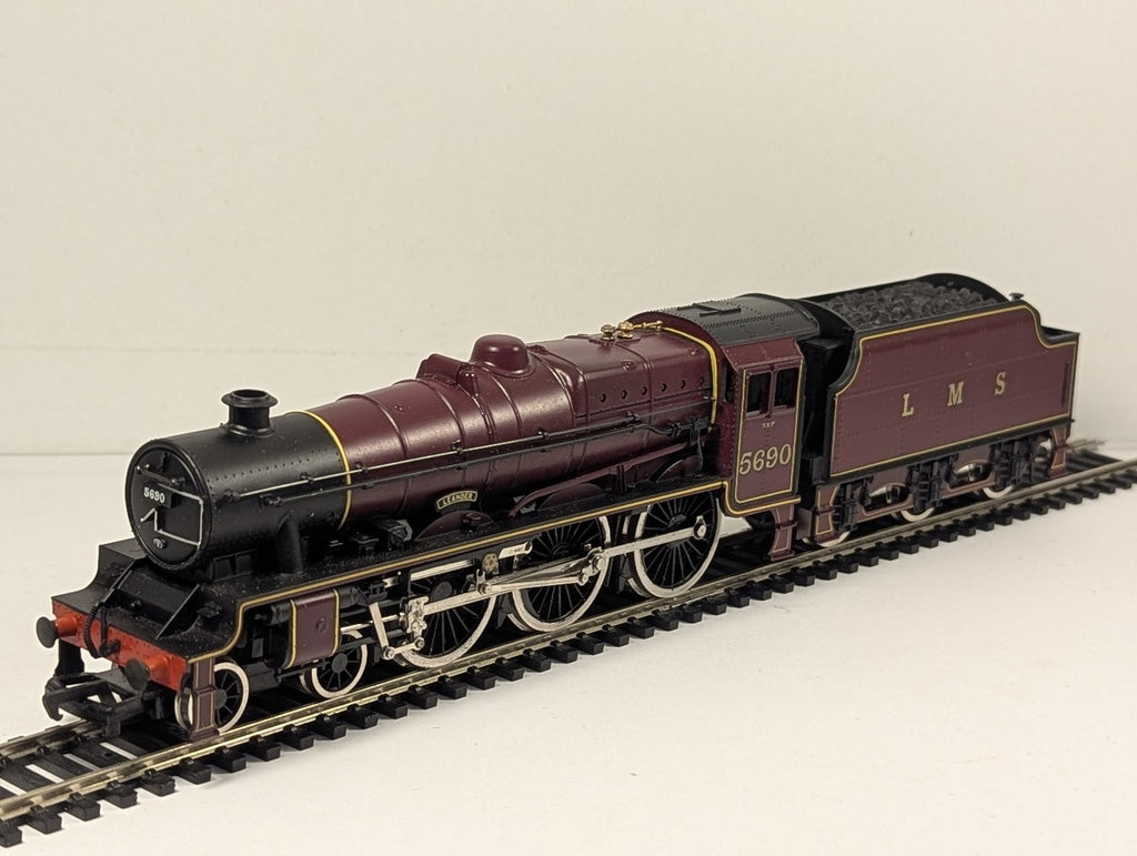 Mainline OO Gauge Jubilee Class 5XP 'Leander' Steam Locomotive 5690 LMS Crimson