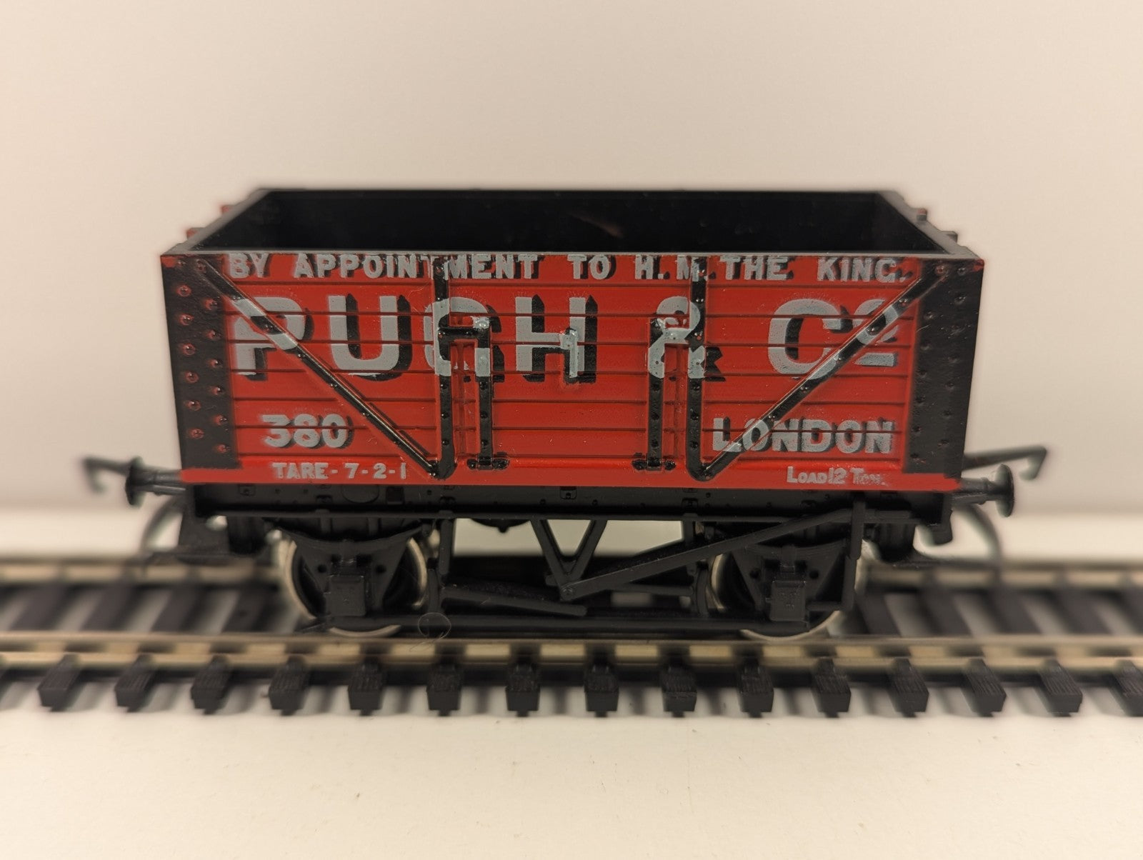 Hornby R010 OO Gauge Pugh & Co Coal Wagon
