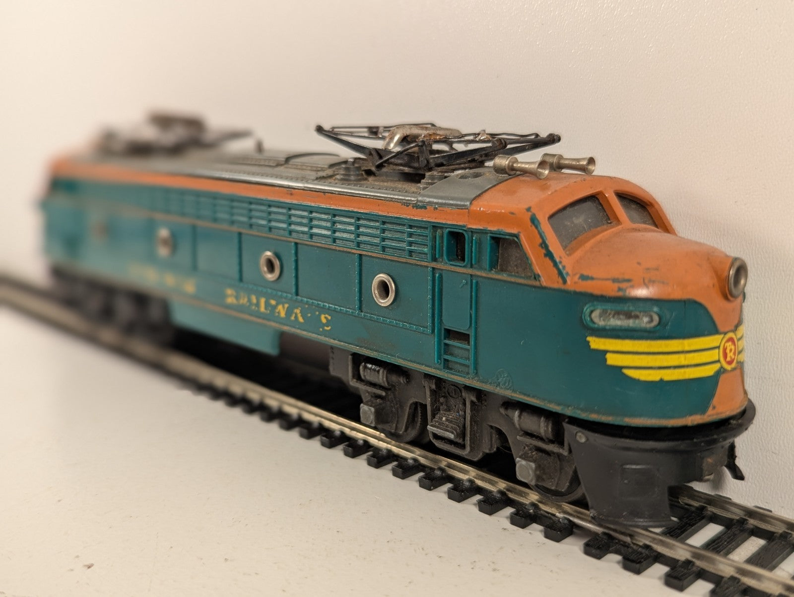 Tri-ang R357 Transcontinental Double Ended Electric Locomotive Green