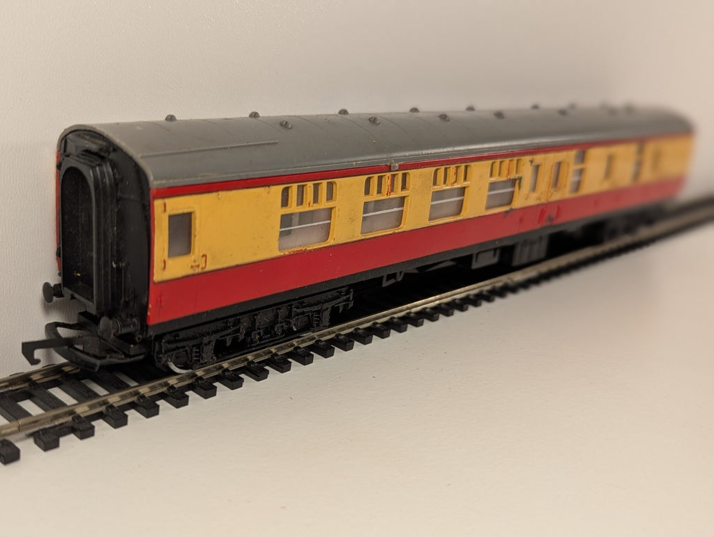 Hornby Tri-ang R627 BR Brake Second Coach No. 34100 – Crimson & Cream – OO Gauge
