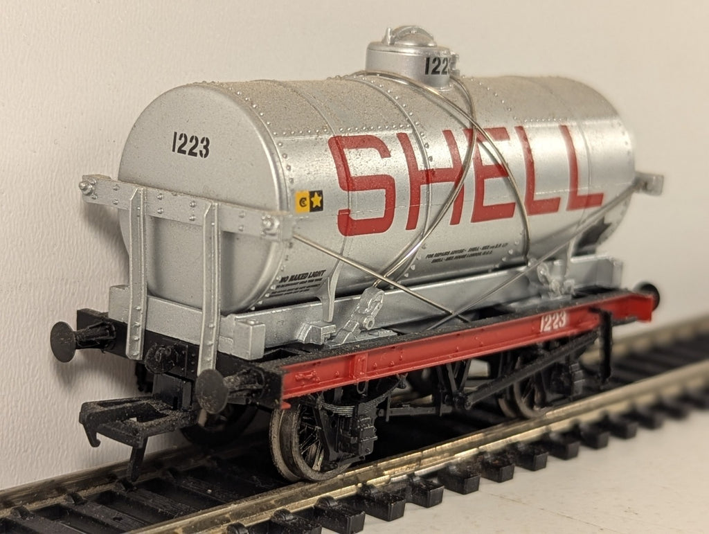 Bachmann OO Gauge 14 Ton Tank Wagon 1223 Shell / BP Silver 37-052