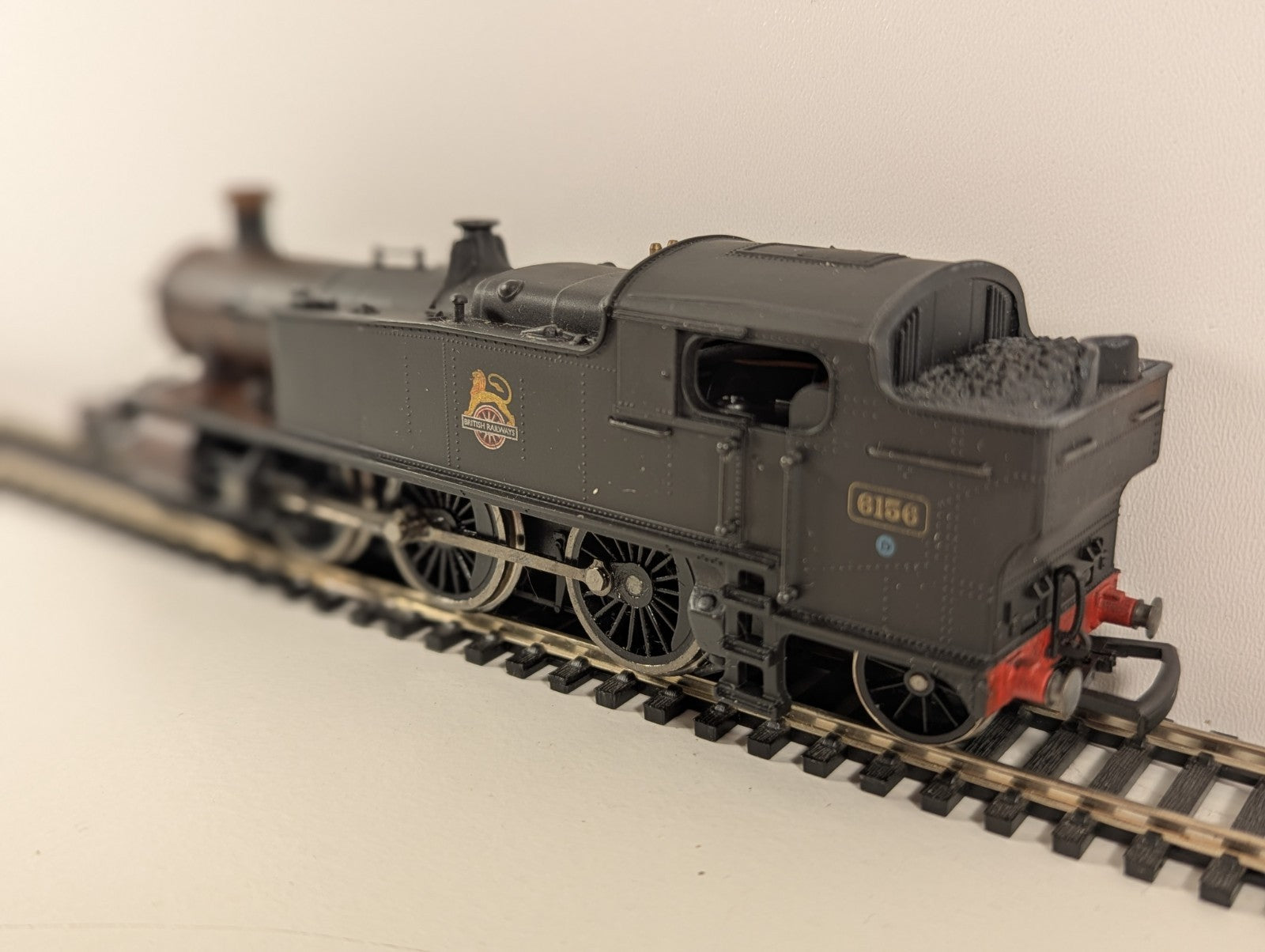 Hornby R2624 – BR 61xx Class 2-6-2T “Prairie” No. 5157 (BR Black, DCC Fitted)