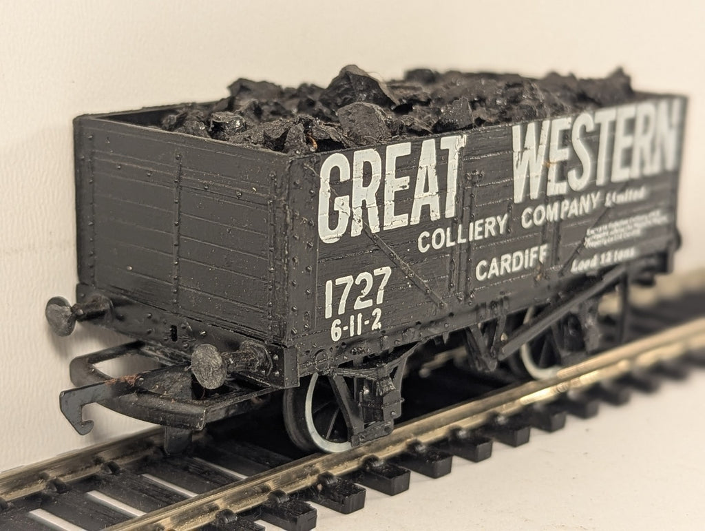 Hornby OO Gauge 7 Plank Open Wagon Great Western Colliery Goods Wagon 1727 R6056