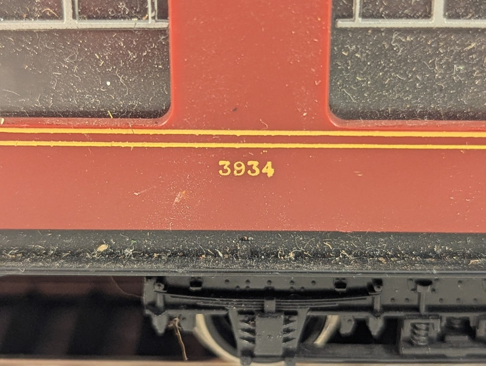 Hornby OO Gauge LMS Composite Coach Passenger Coach 3934 LMS Crimson Lake R437