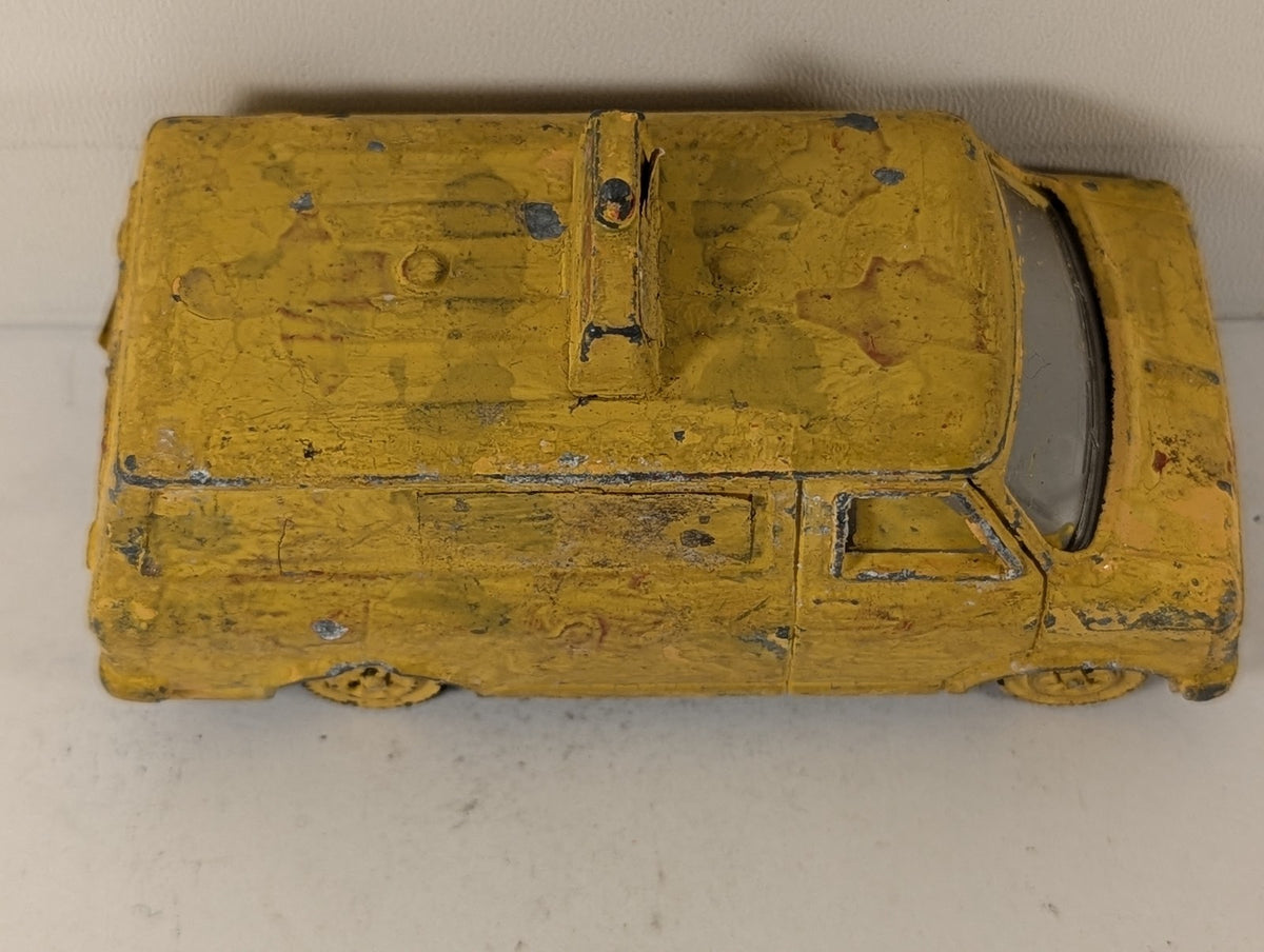 Dinky Toys 1:43 Bedford Van Die-cast Van VAM 27K Yellow