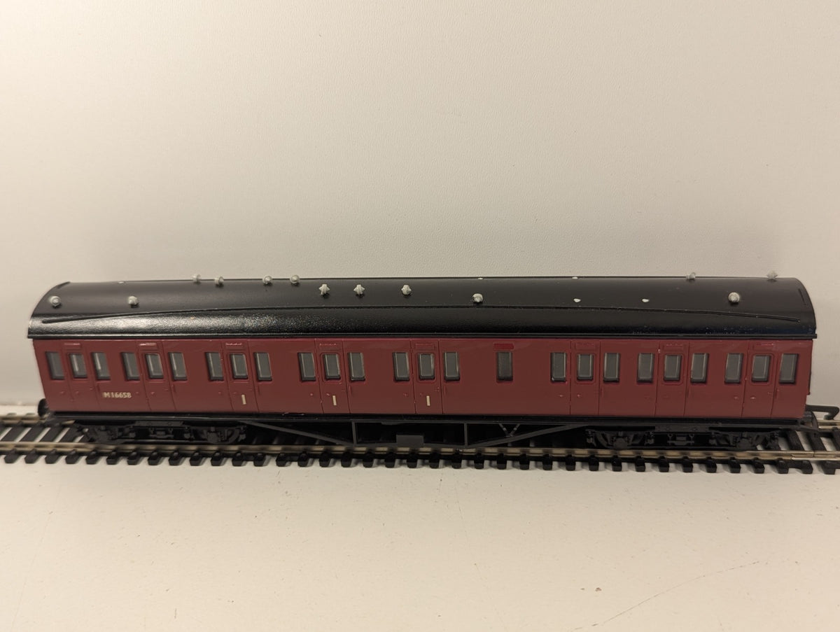 Dapol OO Gauge Stanier 57ft Brake Third M16658 BR Carmine – Lights