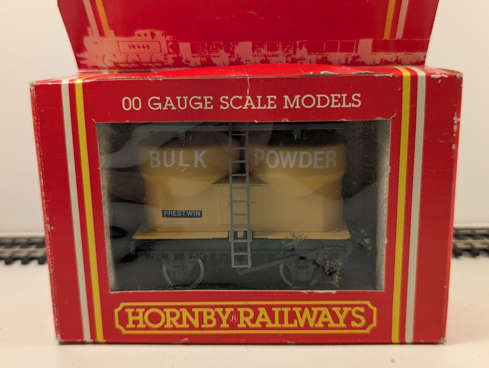 Hornby R095 OO Gauge BR Prestwin Bulk Powder Twin Silo Wagon