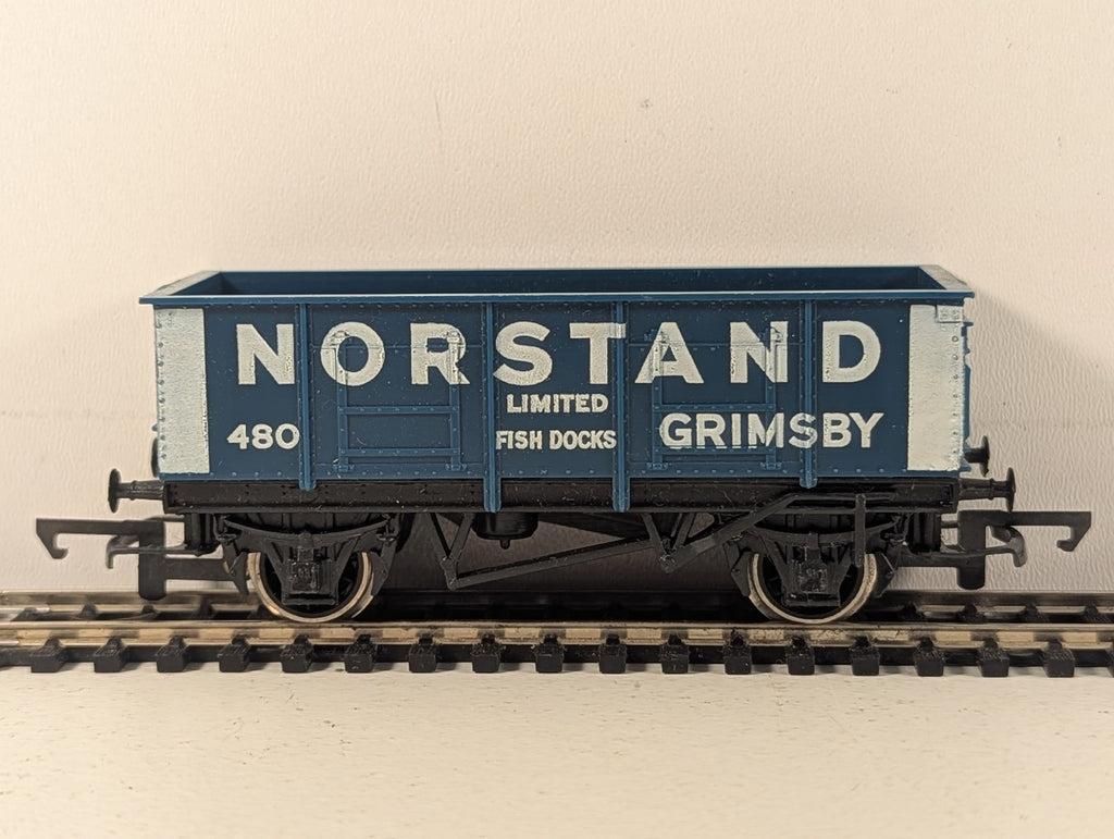 Hornby OO Gauge Norstand Limited Fish Docks Grimsby 7-Plank Open Wagon