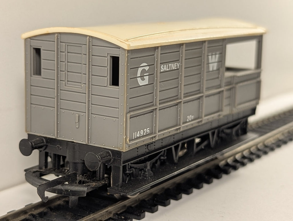 Hornby OO Gauge GWR 20t Toad Brake Van 'Saltney' 114925 GWR Grey R122