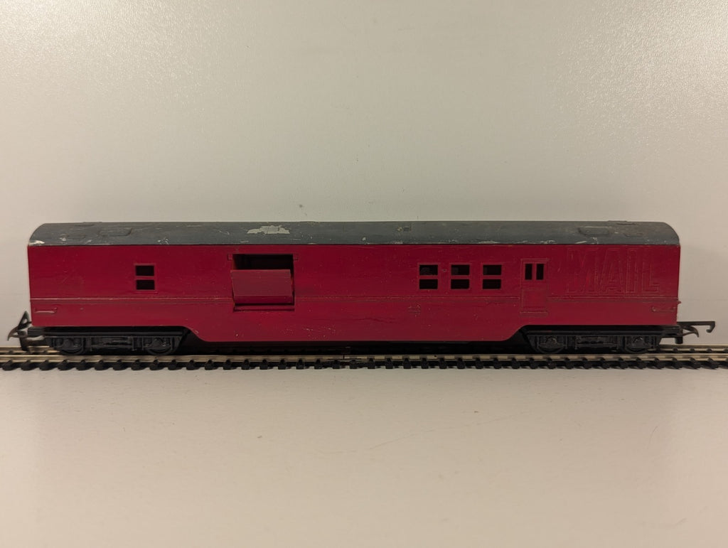 Tri-ang R119 Transcontinental Operating Mail Coach Maroon Repainted OO Gauge