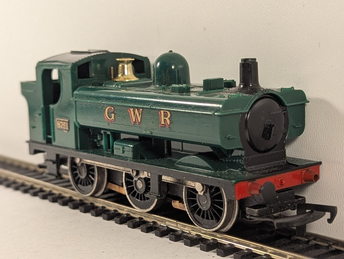 Hornby OO Gauge Class 57xx Pannier Tank Locomotive 8751 GWR Green R041