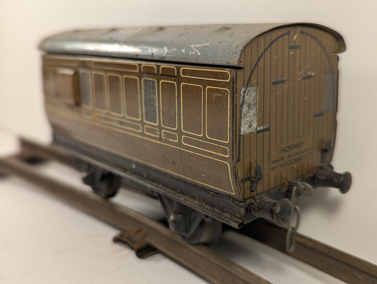 Hornby O Gauge No. 1 Passenger Brake Van Passenger Coach LNER Teak
