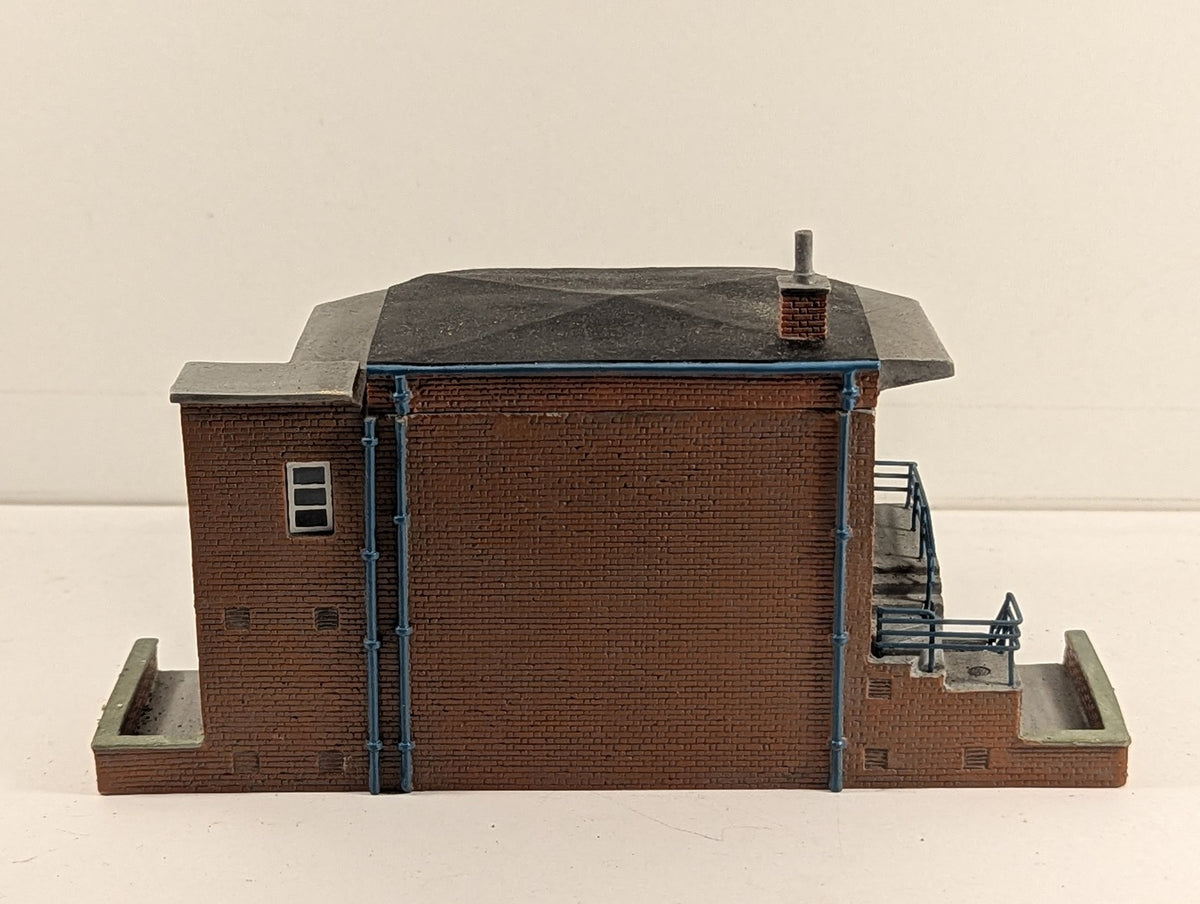 Bachmann Scenecraft OO Gauge SR Odeon Signal Box 'Hampton Hill' Southern Railway