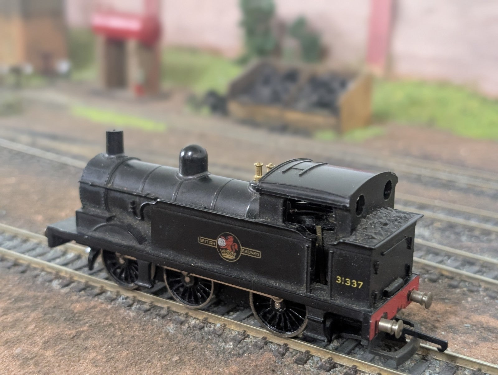 Hornby Dublo 2206 Class R1 0-6-0T 31337 in BR black with late crest