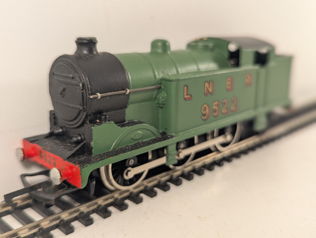 Wrenn OO Gauge Class N2 0-6-2T Steam Locomotive 9522 LNER Green W2215