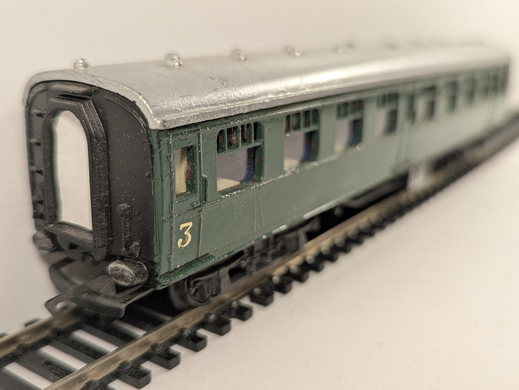 Tri-ang OO Gauge BR Suburban Coach Passenger Coach M43721 BR Green R223