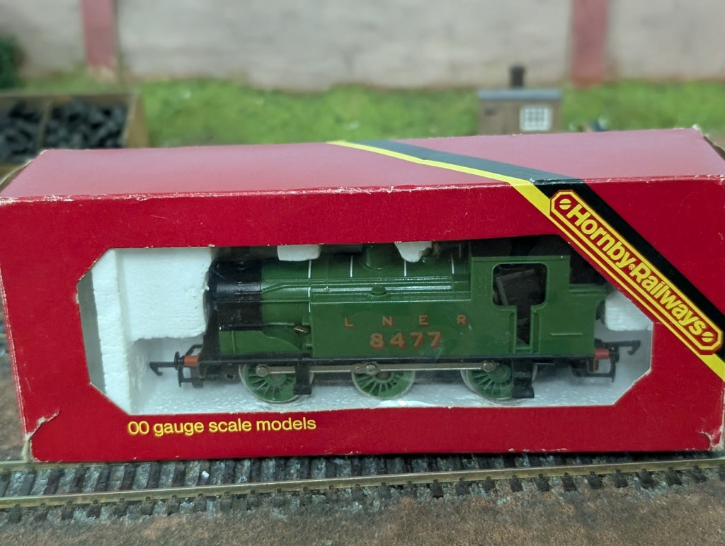 Hornby R252 OO Gauge LNER Class J83 0-6-0T 8477 Green Boxed