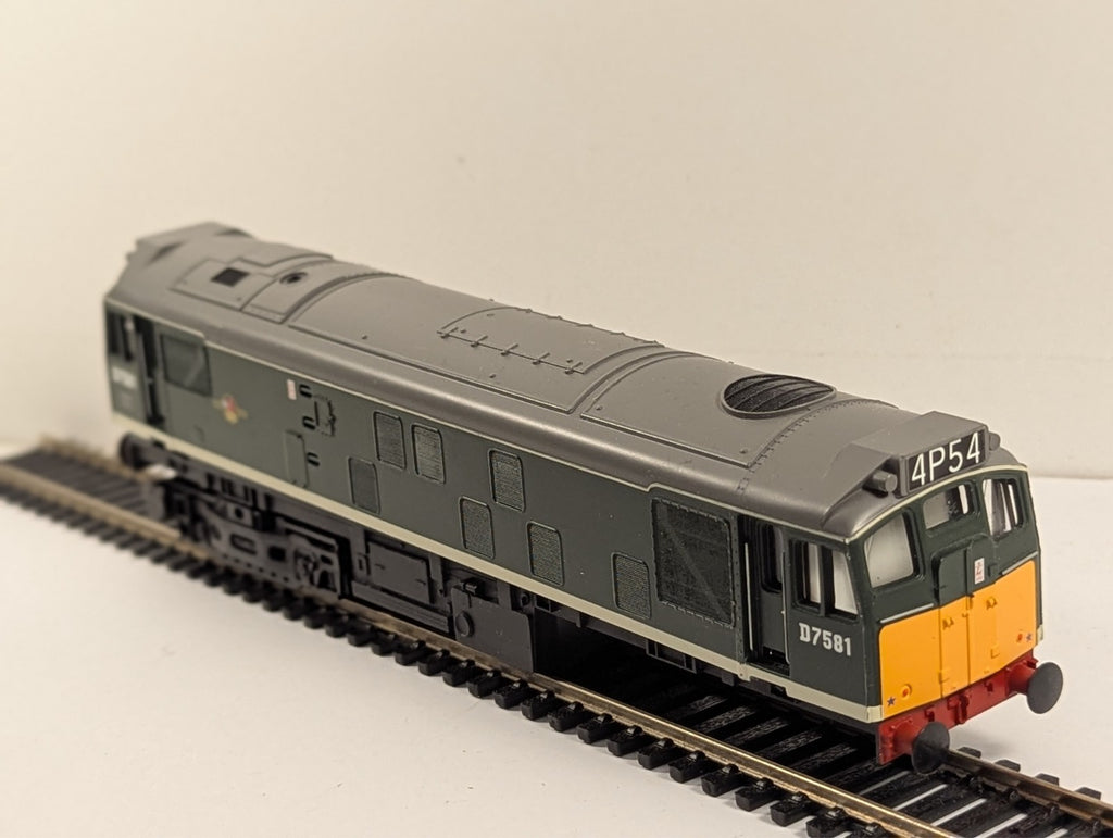 Hornby R2121A BR Class 25 Diesel Locomotive Green OO Gauge - Spares/Repairs