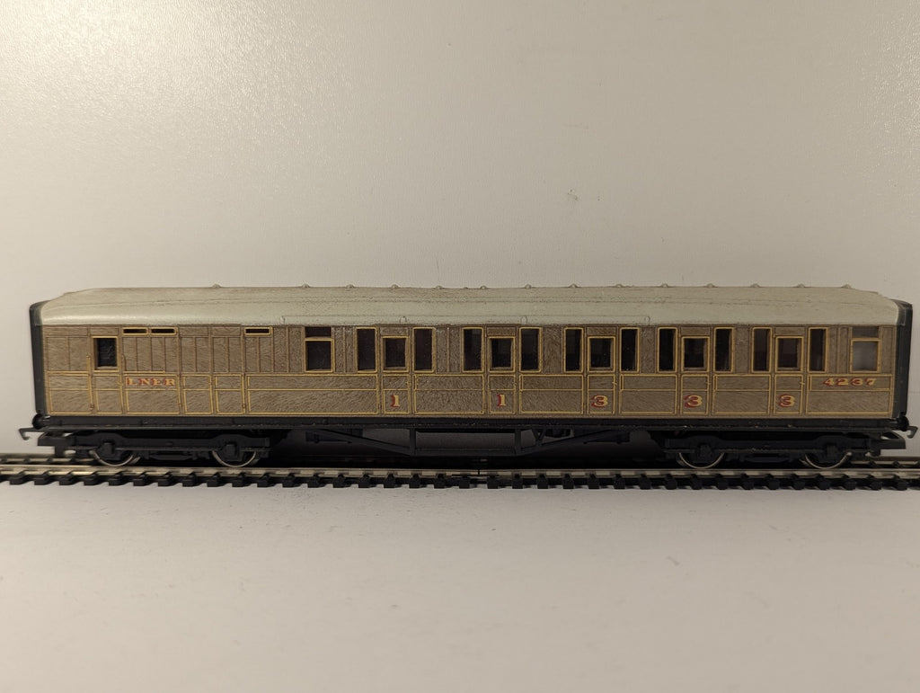 Hornby OO Gauge LNER Composite Coach Passenger Coach 4237 LNER Teak R433