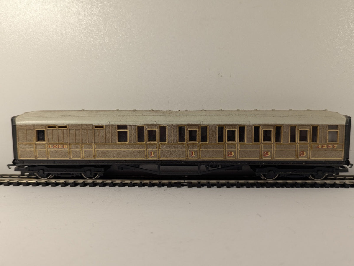 Hornby OO Gauge LNER Composite Coach Passenger Coach 4237 LNER Teak R433